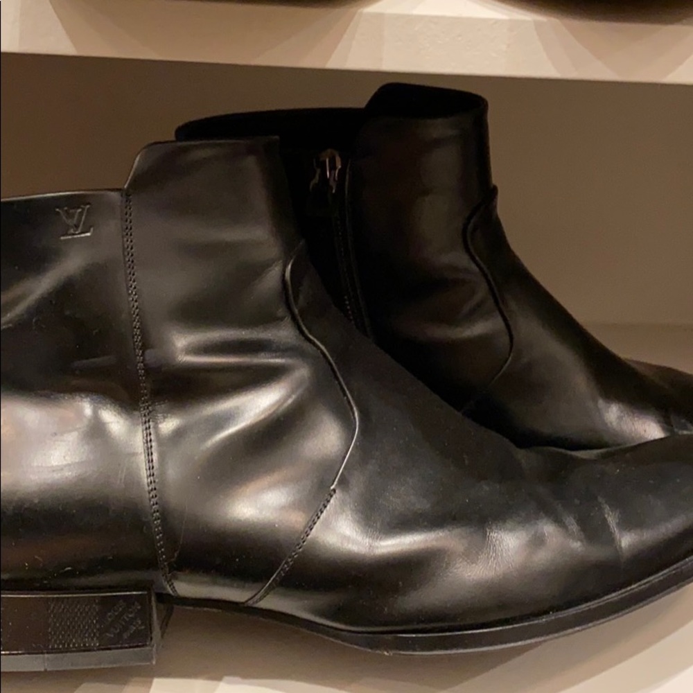 Louis Vuitton mens black boots - Picture 3 of 5